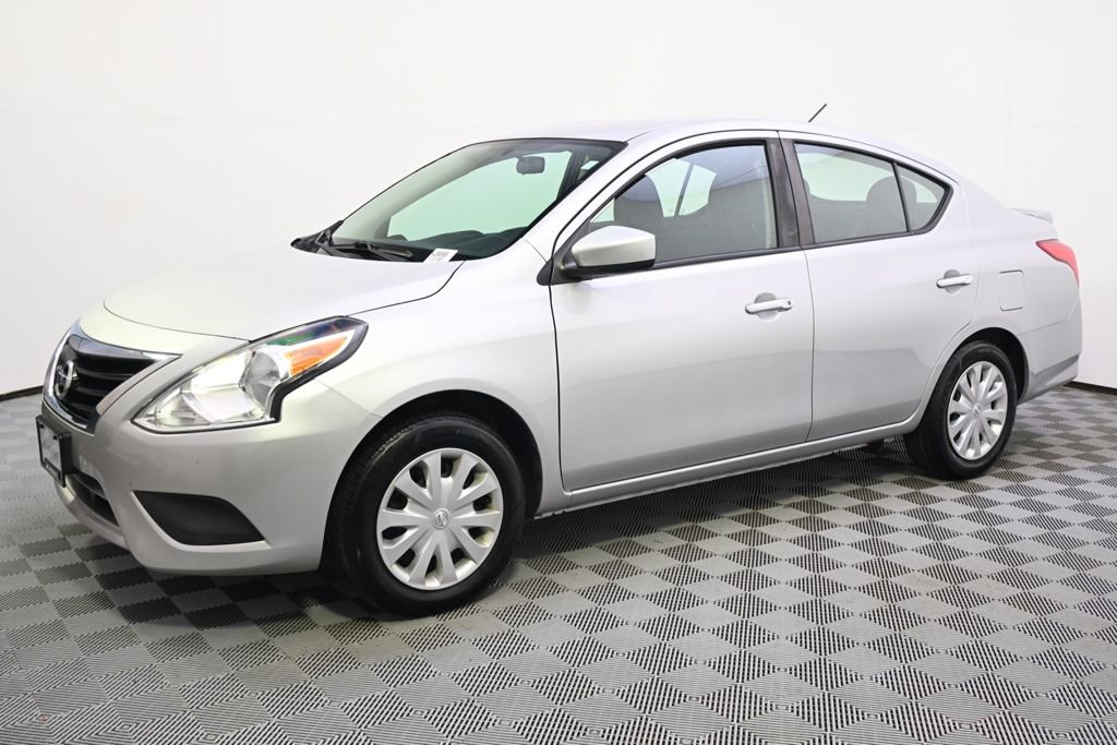 Used 2019 Nissan Versa SV FWD image 2