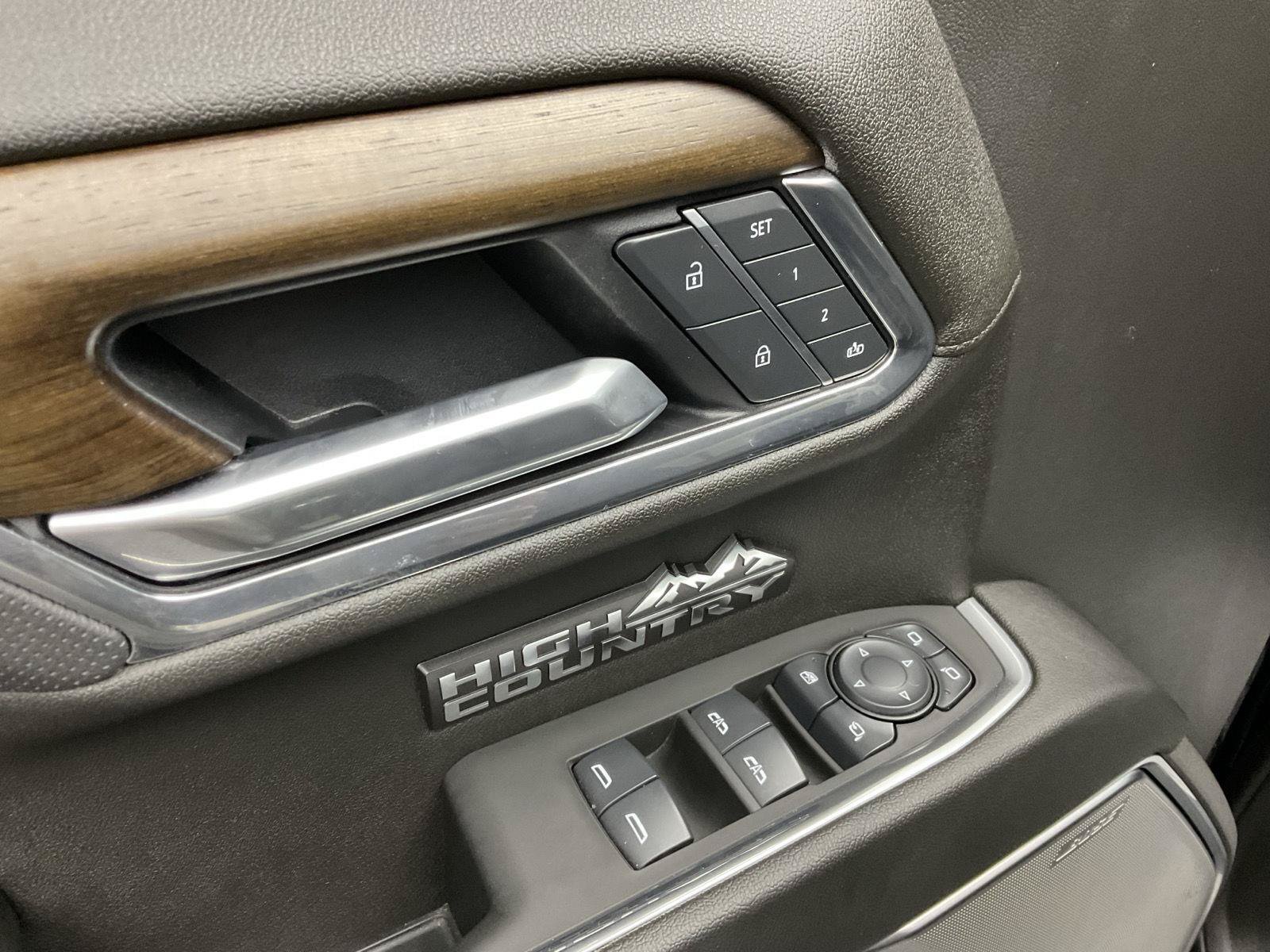 Certified 2025 Chevrolet Silverado 1500 High Country AWD/4WD image 10