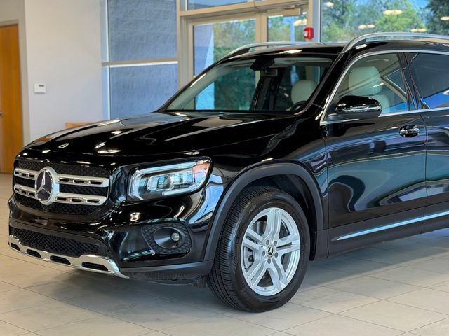 Used 2023 Mercedes-Benz GLB 250 4MATIC w/ Premium Package image 3