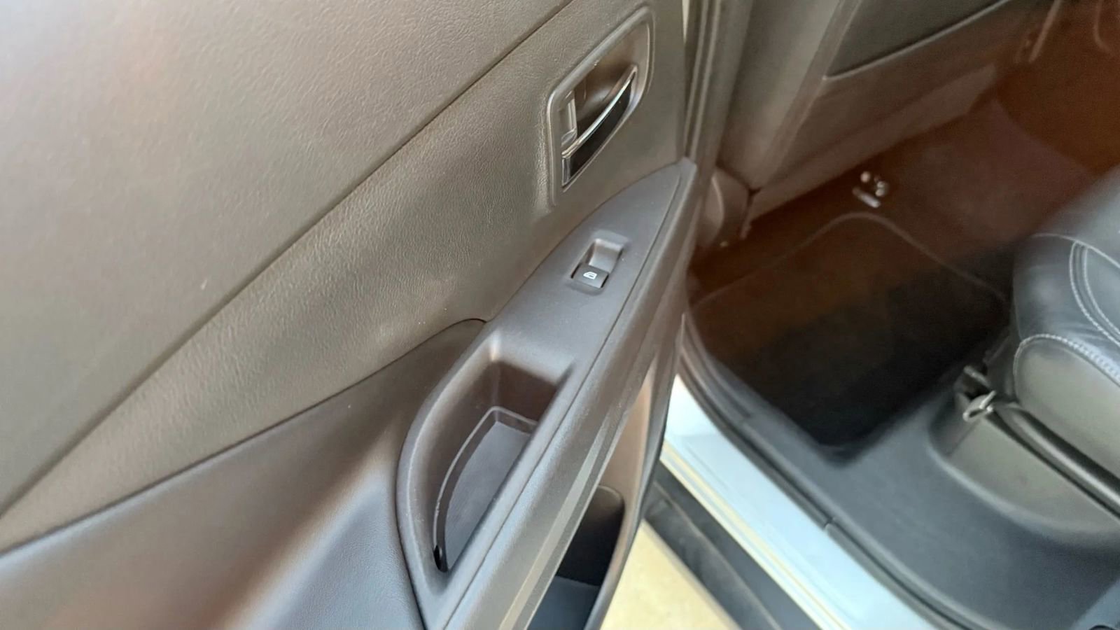 Used 2020 Mitsubishi Outlander SE image 17