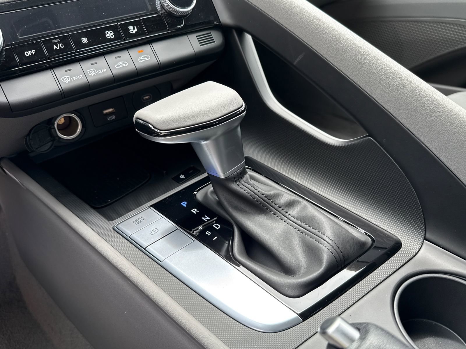 Certified 2025 Hyundai Elantra Sport image 29