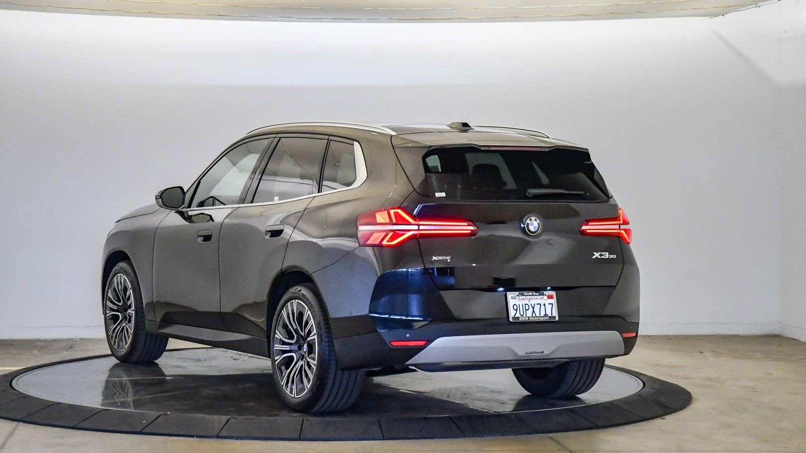 Used 2025 BMW X3 xDrive30i w/ Convenience Package image 2