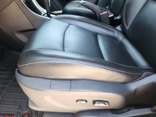Used 2017 Chevrolet Trax Premier w/ Driver Confidence II Package FWD image 29