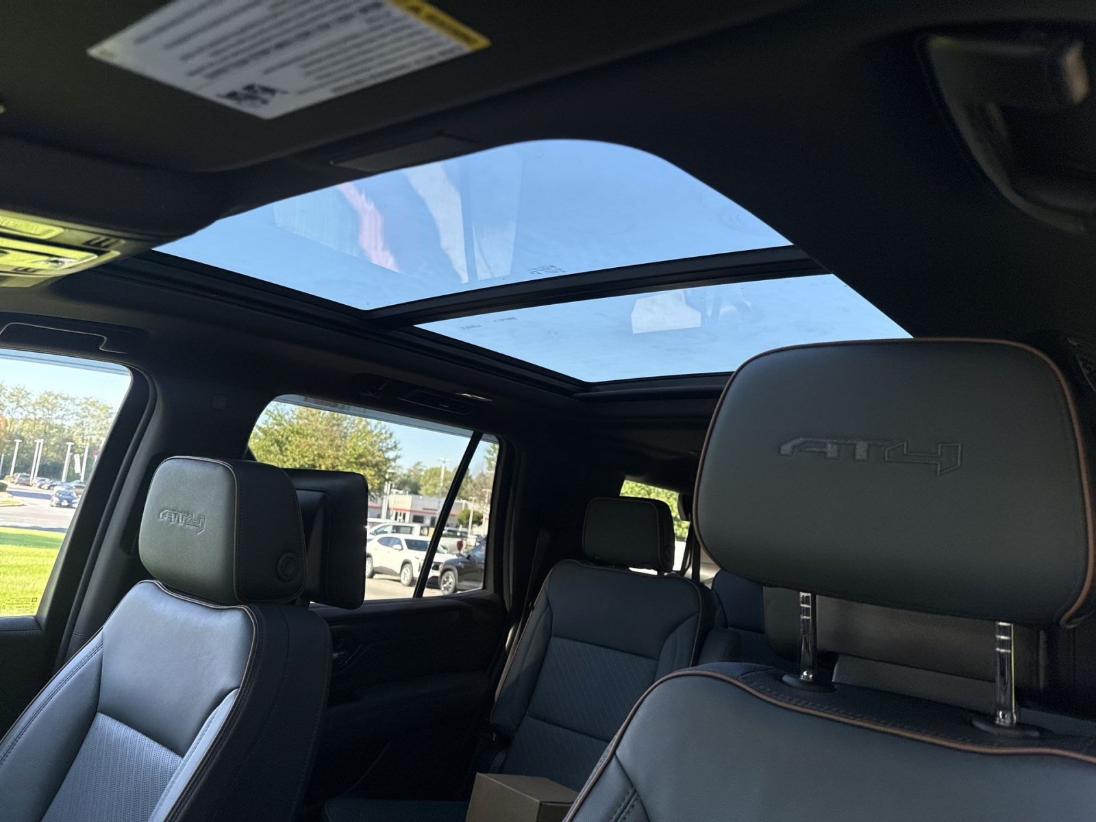 Used 2026 GMC Yukon AT4 w/ AT4 Premium Plus Package AWD/4WD image 23