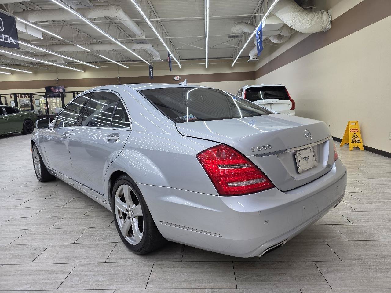 Used 2010 Mercedes-Benz S 550 image 8
