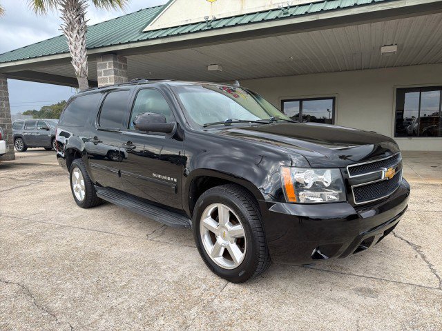 Used 2014 Chevrolet Suburban LT image 2