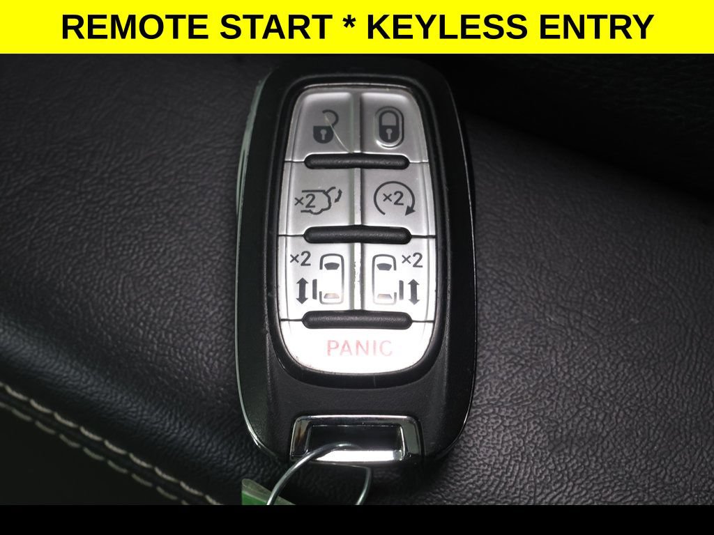 Used 2025 Chrysler Pacifica Limited FWD image 12