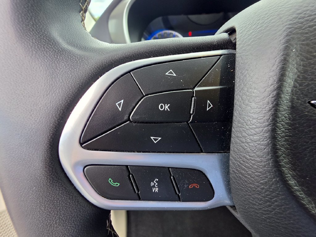 Used 2023 Chrysler Pacifica Touring-L FWD image 21