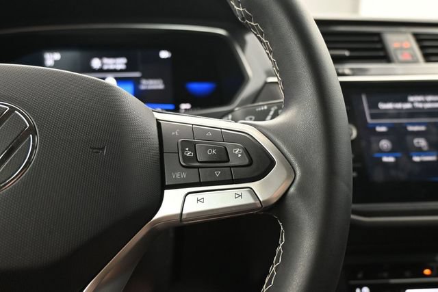 Used 2023 Volkswagen Tiguan SE w/ Panoramic Sunroof Package FWD image 17
