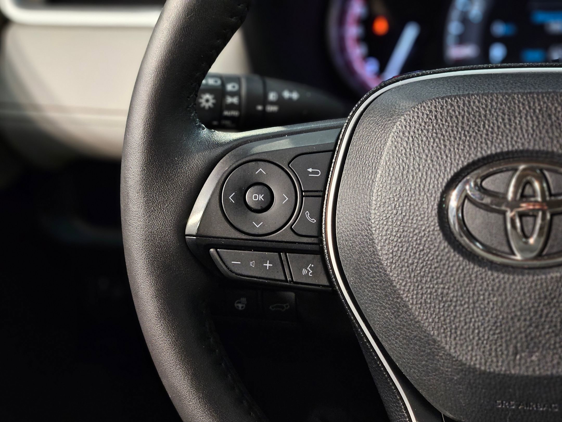 Used 2020 Toyota RAV4 Limited image 28