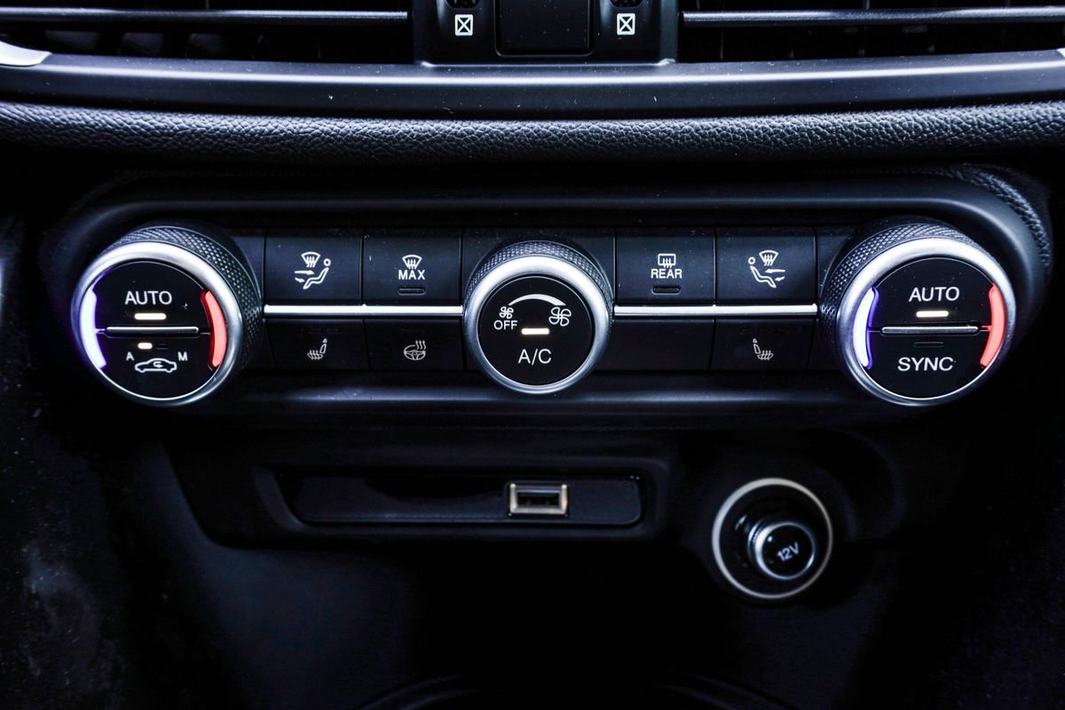 Used 2022 Alfa Romeo Giulia Veloce image 22