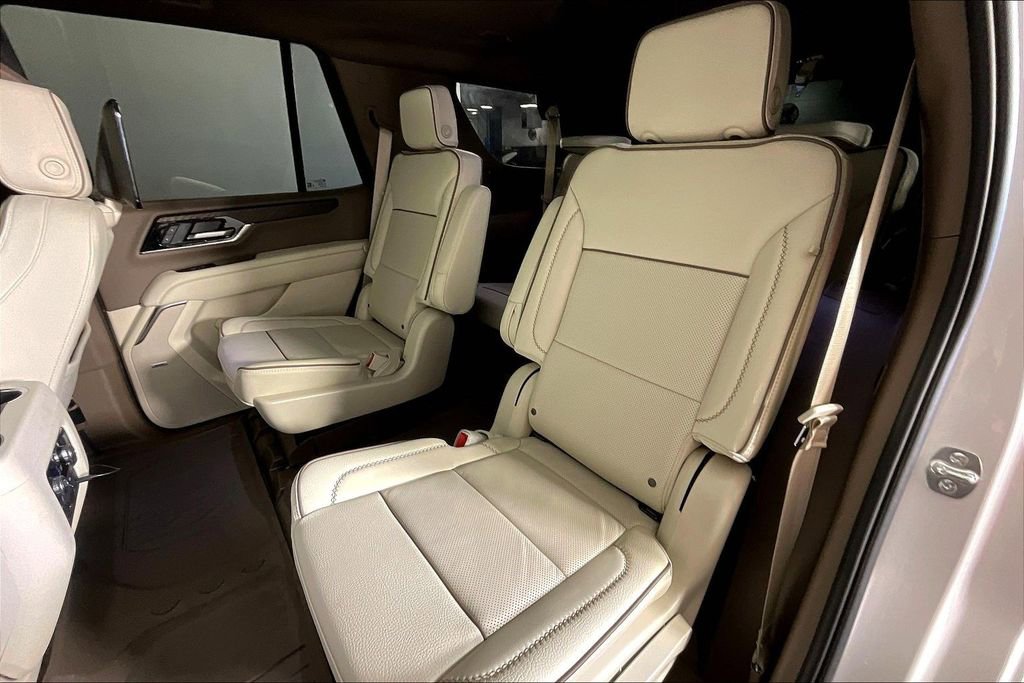 Used 2025 GMC Yukon Denali w/ Denali Reserve Package image 38
