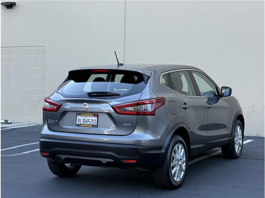 Used 2021 Nissan Rogue Sport S image 46
