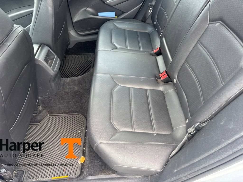 Used 2017 Volkswagen Passat 1.8T R-Line FWD image 10
