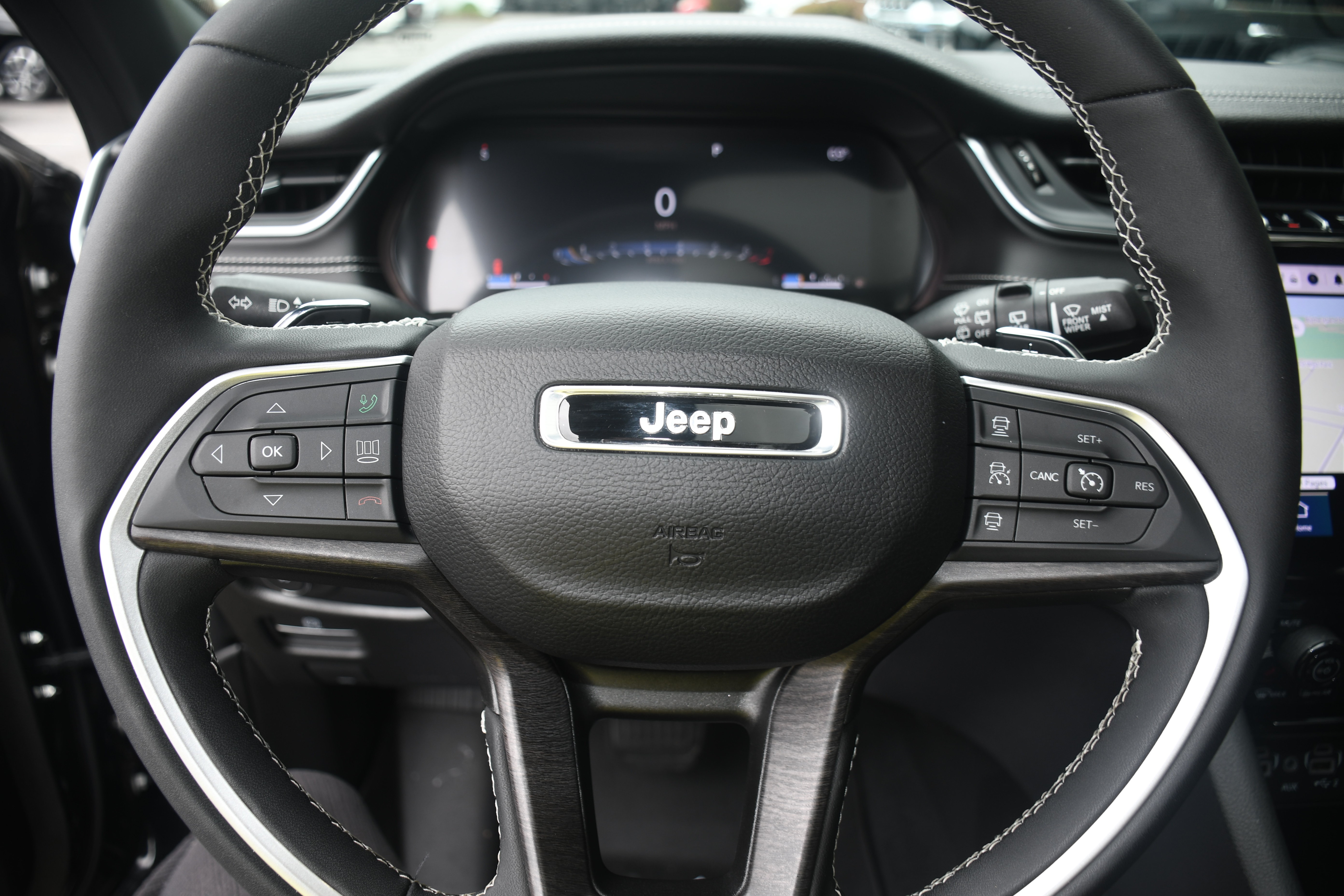 Used 2024 Jeep Grand Cherokee L Limited AWD/4WD image 14