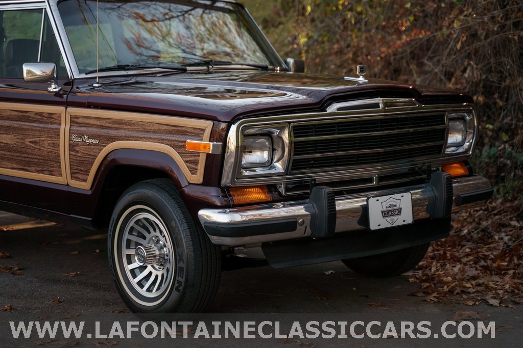 Used 1991 Jeep Grand Wagoneer Base image 10