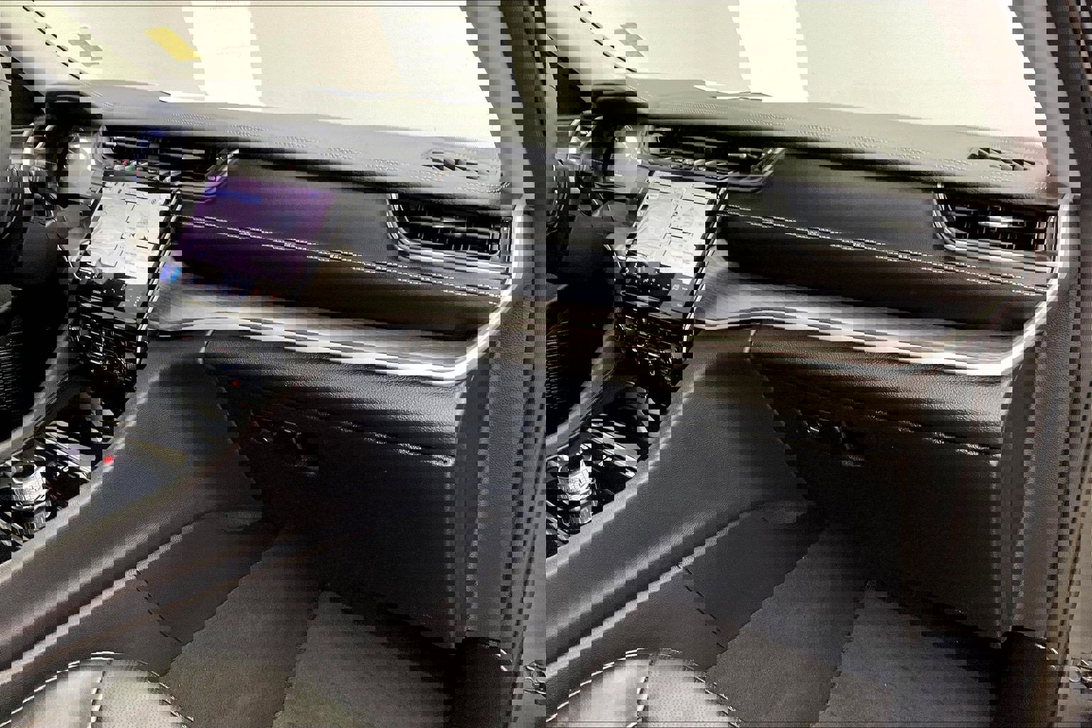 Used 2024 Jeep Grand Cherokee L Limited w/ Luxury Tech Group II image 15