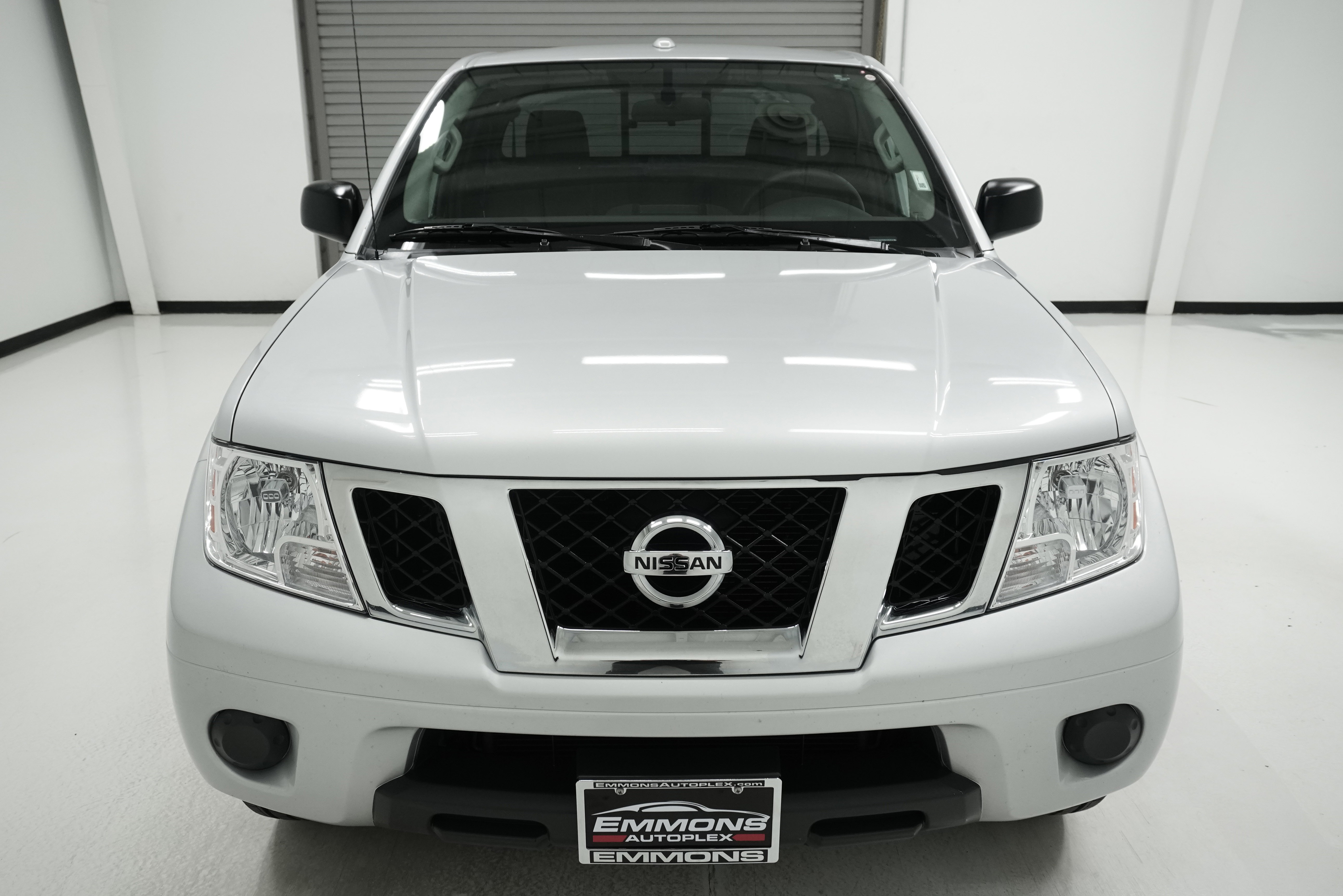 Used 2013 Nissan Frontier SV image 2