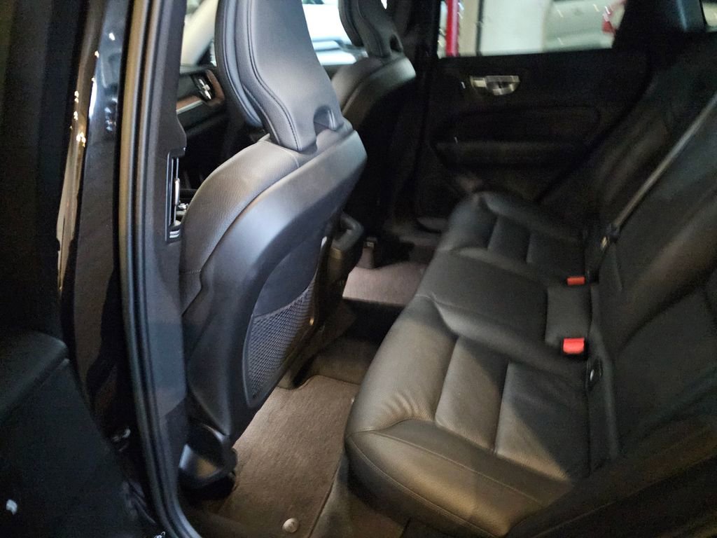 Certified 2023 Volvo XC60 B5 Plus AWD/4WD image 14