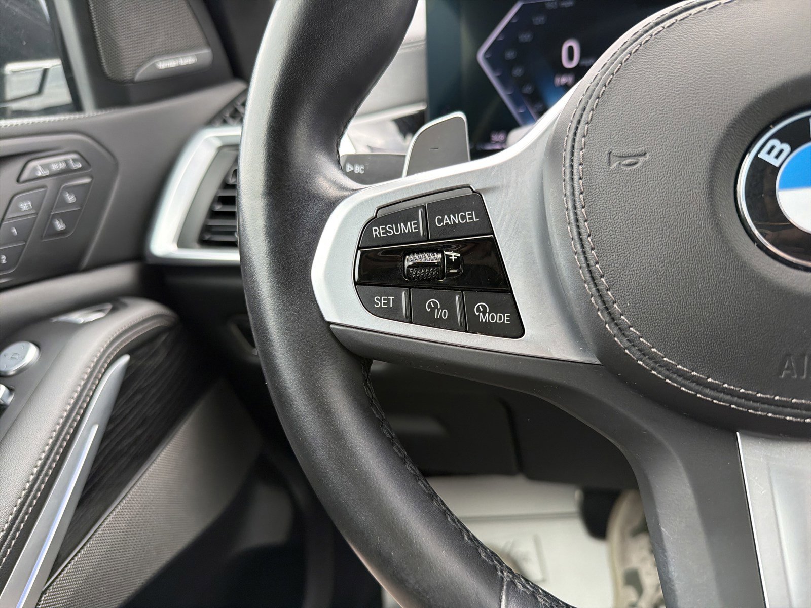 Used 2023 BMW X7 xDrive40i w/ Executive Package image 29