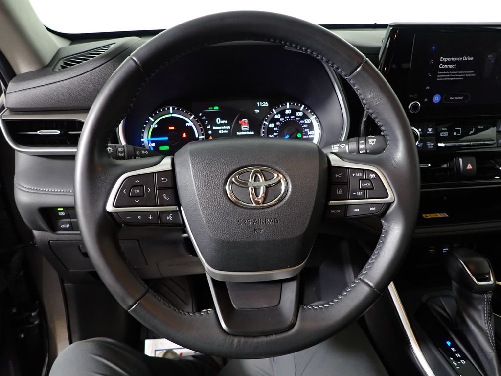 Used 2023 Toyota Highlander XLE AWD/4WD image 25