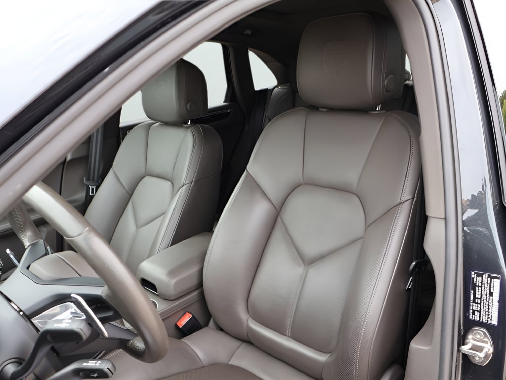 Certified 2024 Porsche Macan AWD/4WD image 5