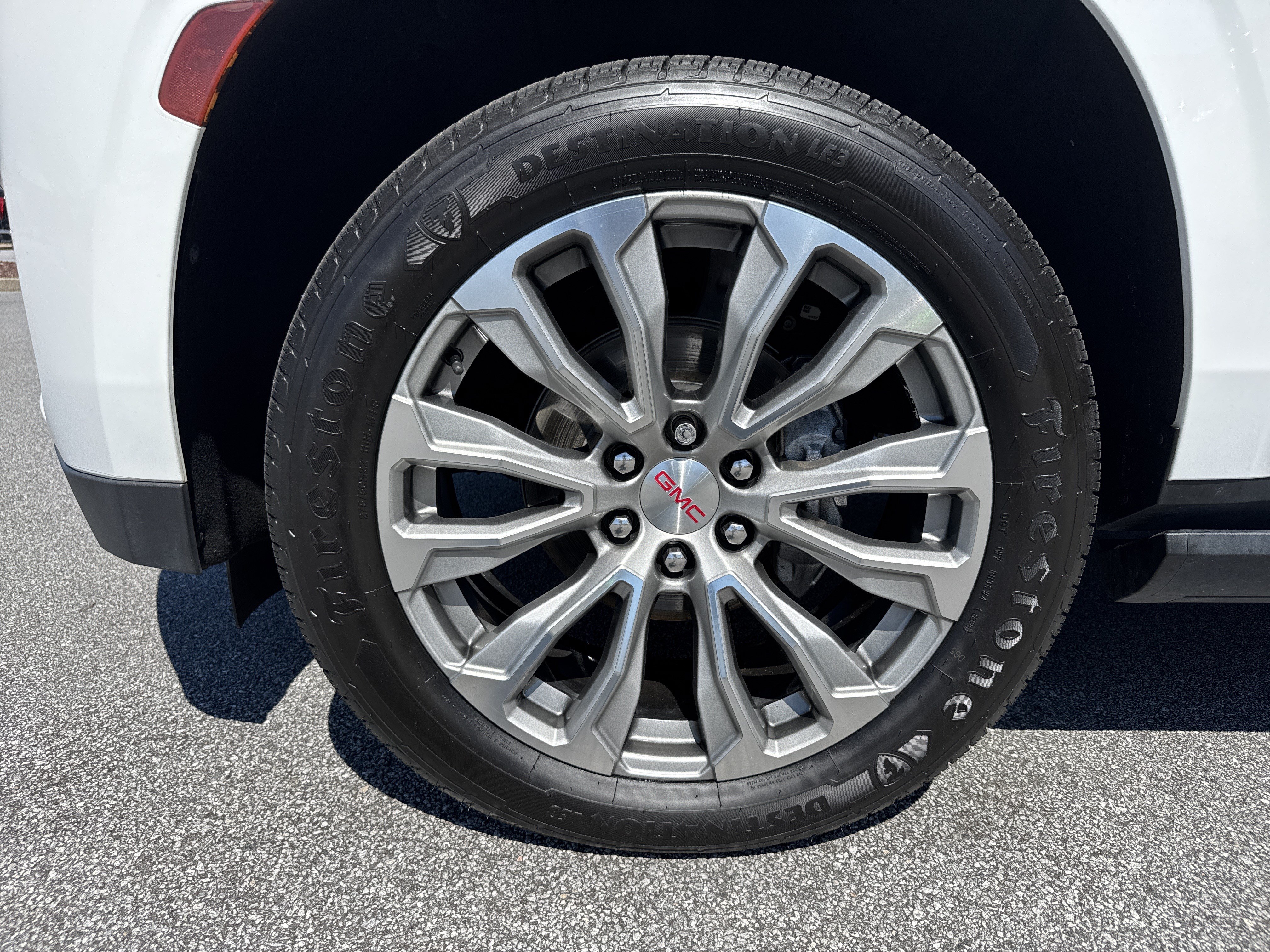 Used 2021 GMC Yukon Denali w/ Denali Premium Package AWD/4WD image 13