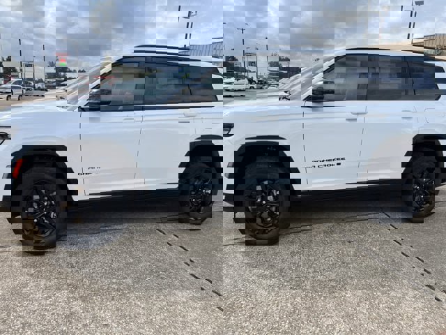 New 2025 Jeep Grand Cherokee L Altitude image 3