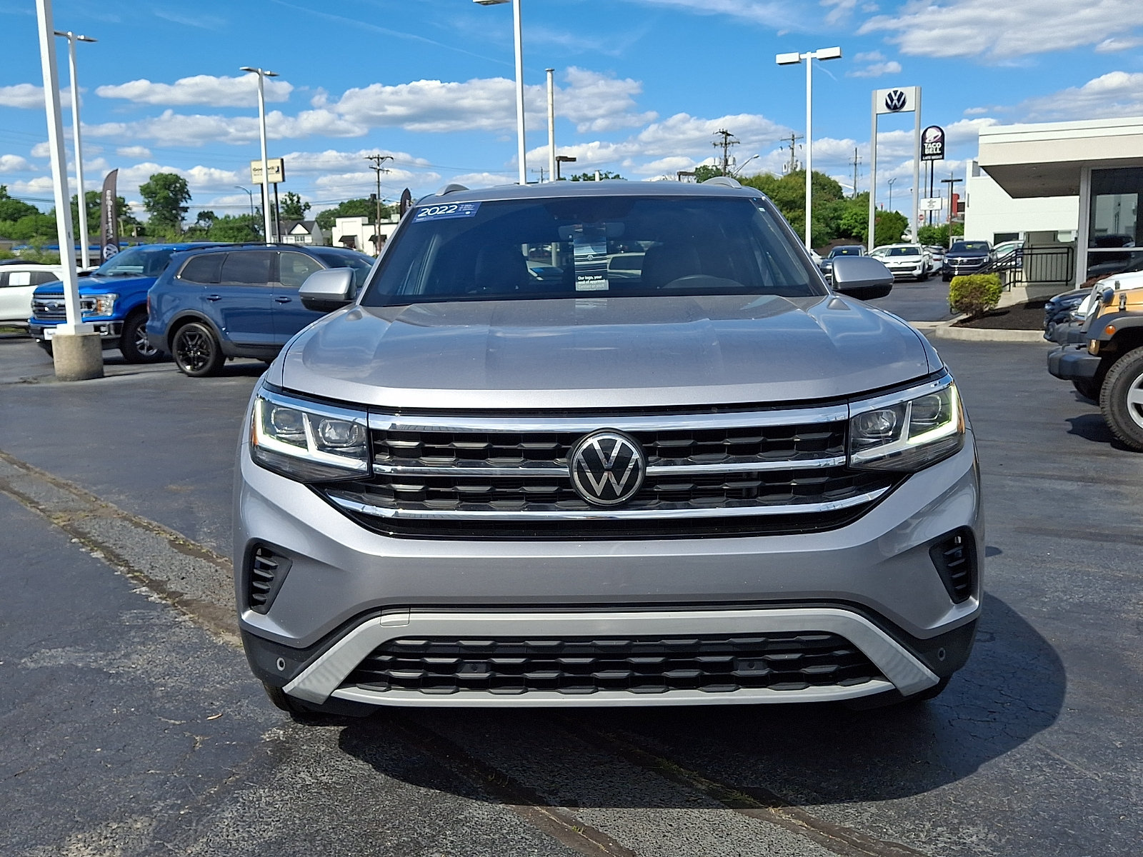 Certified 2022 Volkswagen Atlas Cross Sport SE w/ Black Wheel Package AWD/4WD image 2