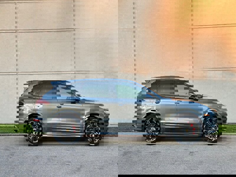 Used 2016 Porsche Cayenne GTS image 3