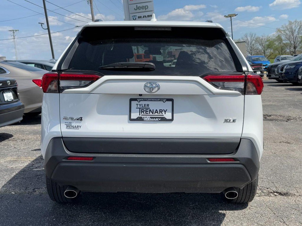 Used 2024 Toyota RAV4 XLE FWD image 5