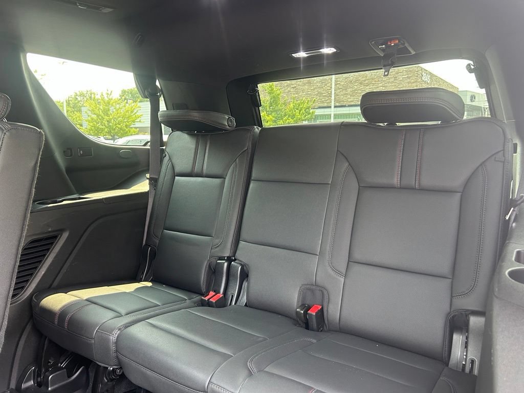 Used 2022 Chevrolet Tahoe RST w/ Luxury Package AWD/4WD image 18