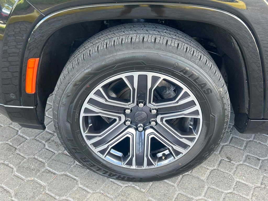 Used 2024 Jeep Wagoneer L Series II w/ Flexible Seating Group image 18