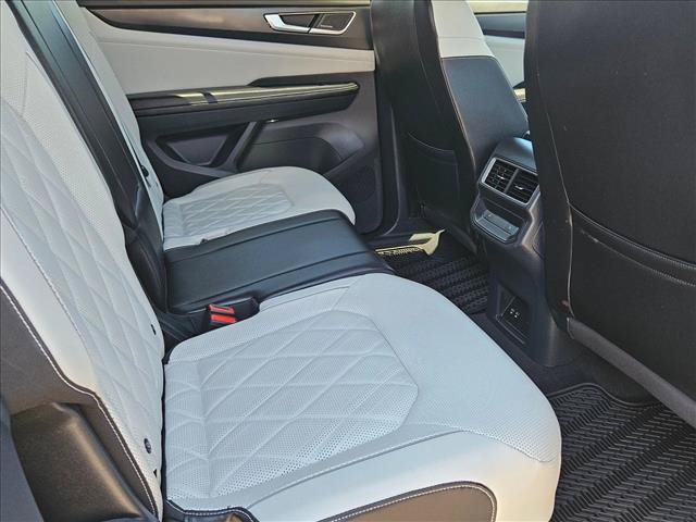 Used 2024 Volkswagen Atlas Cross Sport SEL Premium R-Line AWD/4WD image 20