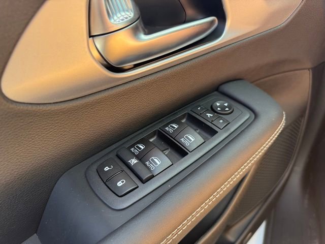 New 2026 Chrysler Pacifica Limited w/ S Appearance Package image 11