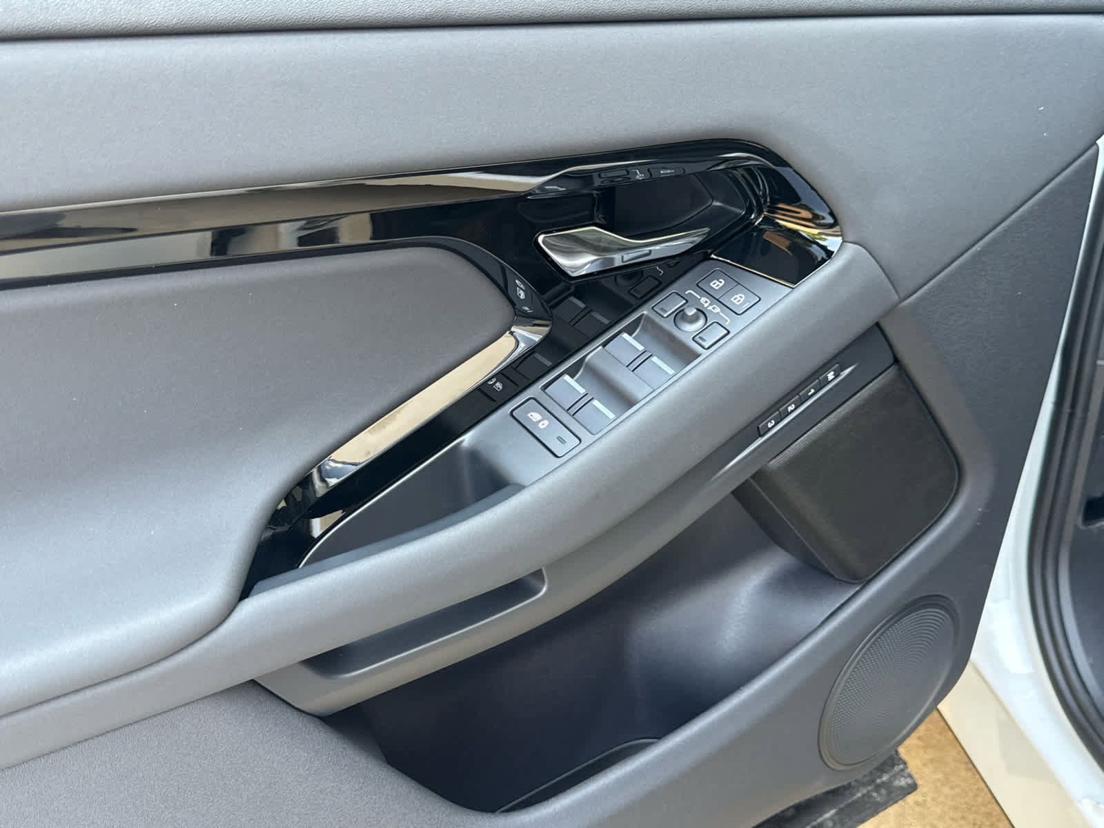 New 2026 Land Rover Range Rover Evoque S image 15