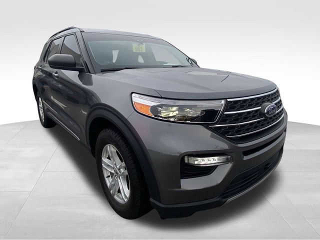 Used 2022 Ford Explorer XLT w/ Equipment Group 202A AWD/4WD image 16