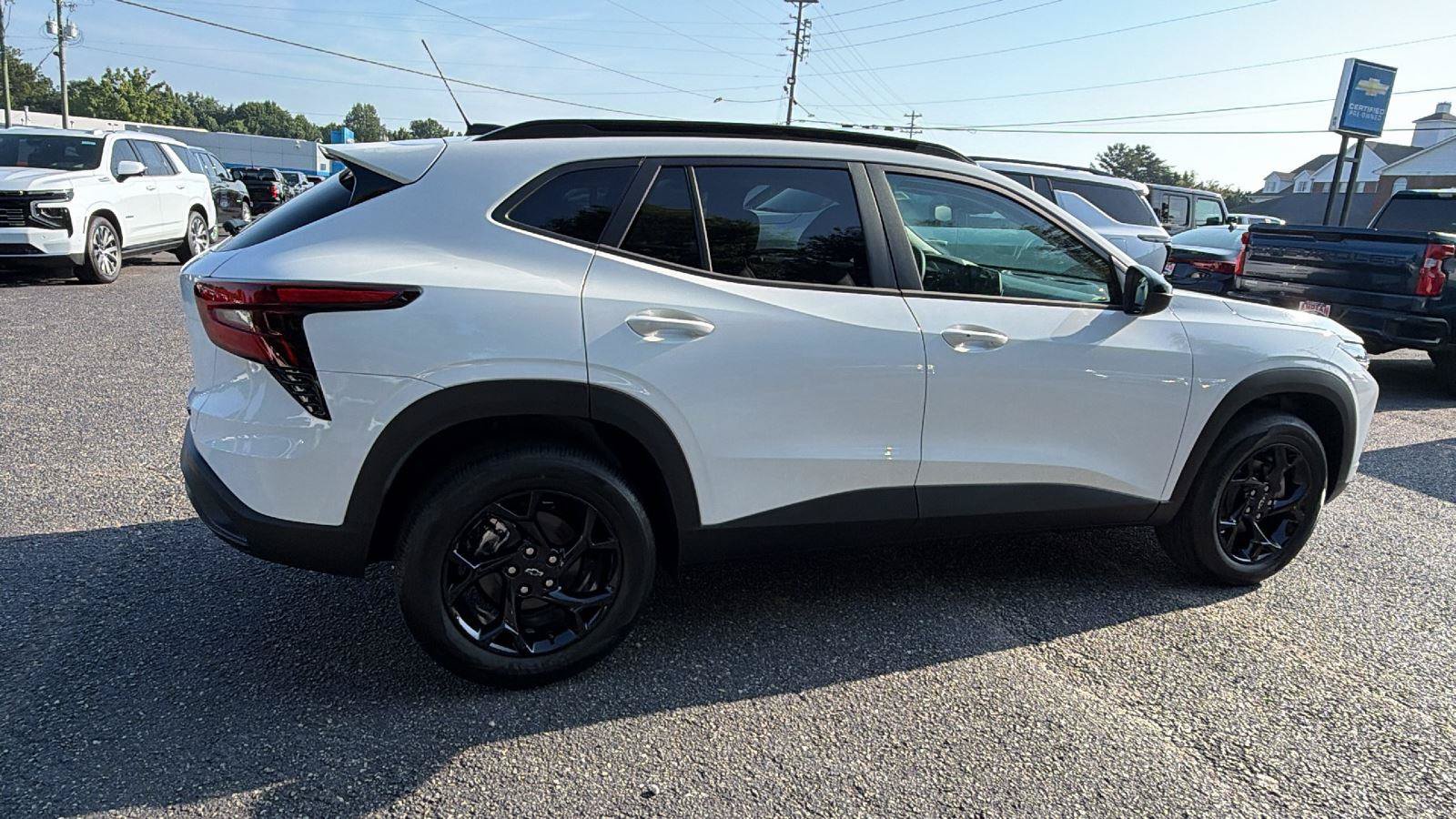 New 2026 Chevrolet Trax LT w/ Driver Confidence Package FWD image 8