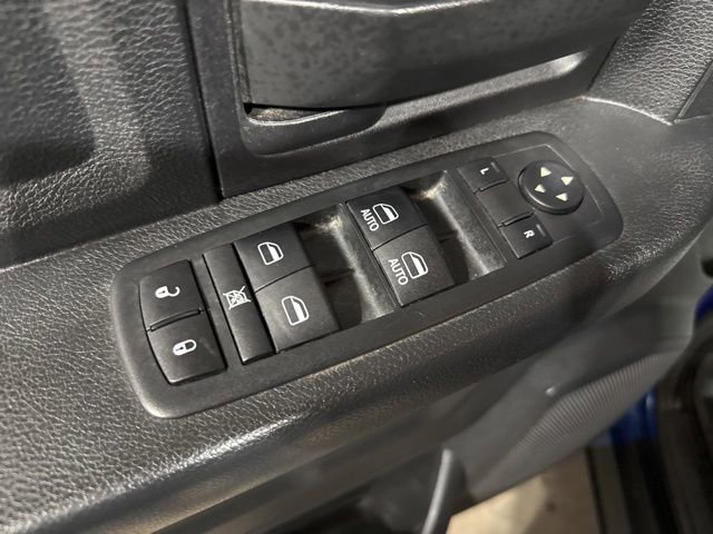 Used 2017 RAM 1500 Express AWD/4WD image 3