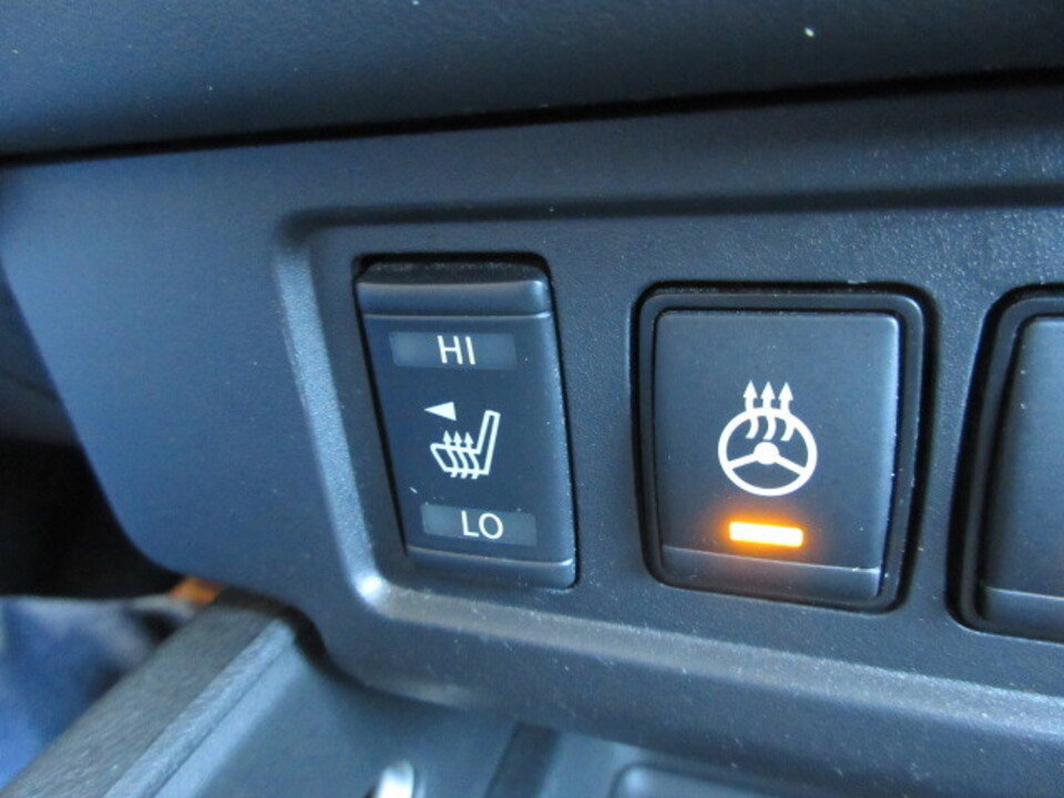 Used 2023 Nissan Frontier SV w/ SV Premium Package image 17