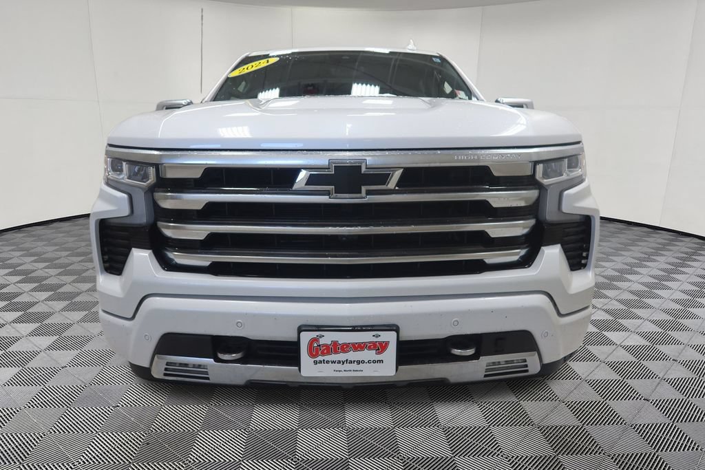 Used 2024 Chevrolet Silverado 1500 High Country w/ Technology Package AWD/4WD image 4