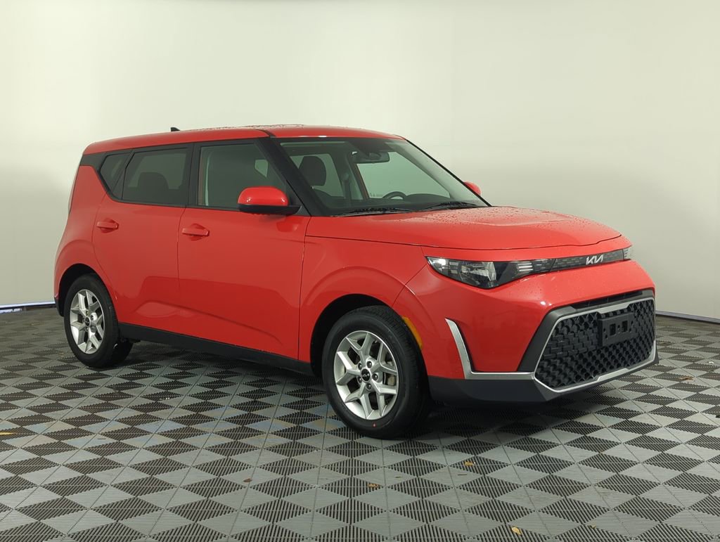 Used 2025 Kia Soul LX w/ LX Technology Package image 9