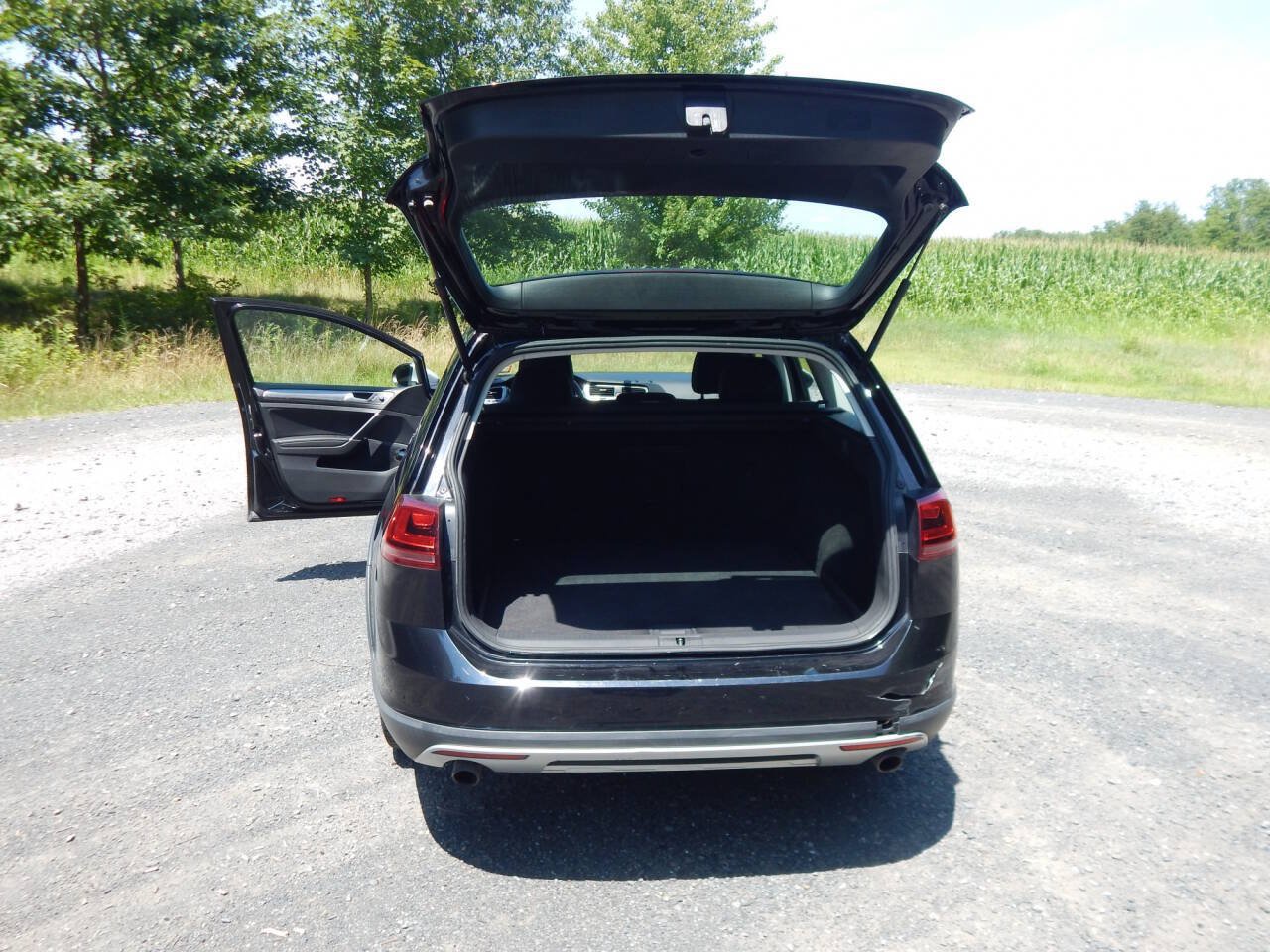 Used 2017 Volkswagen Golf Alltrack AWD/4WD image 13