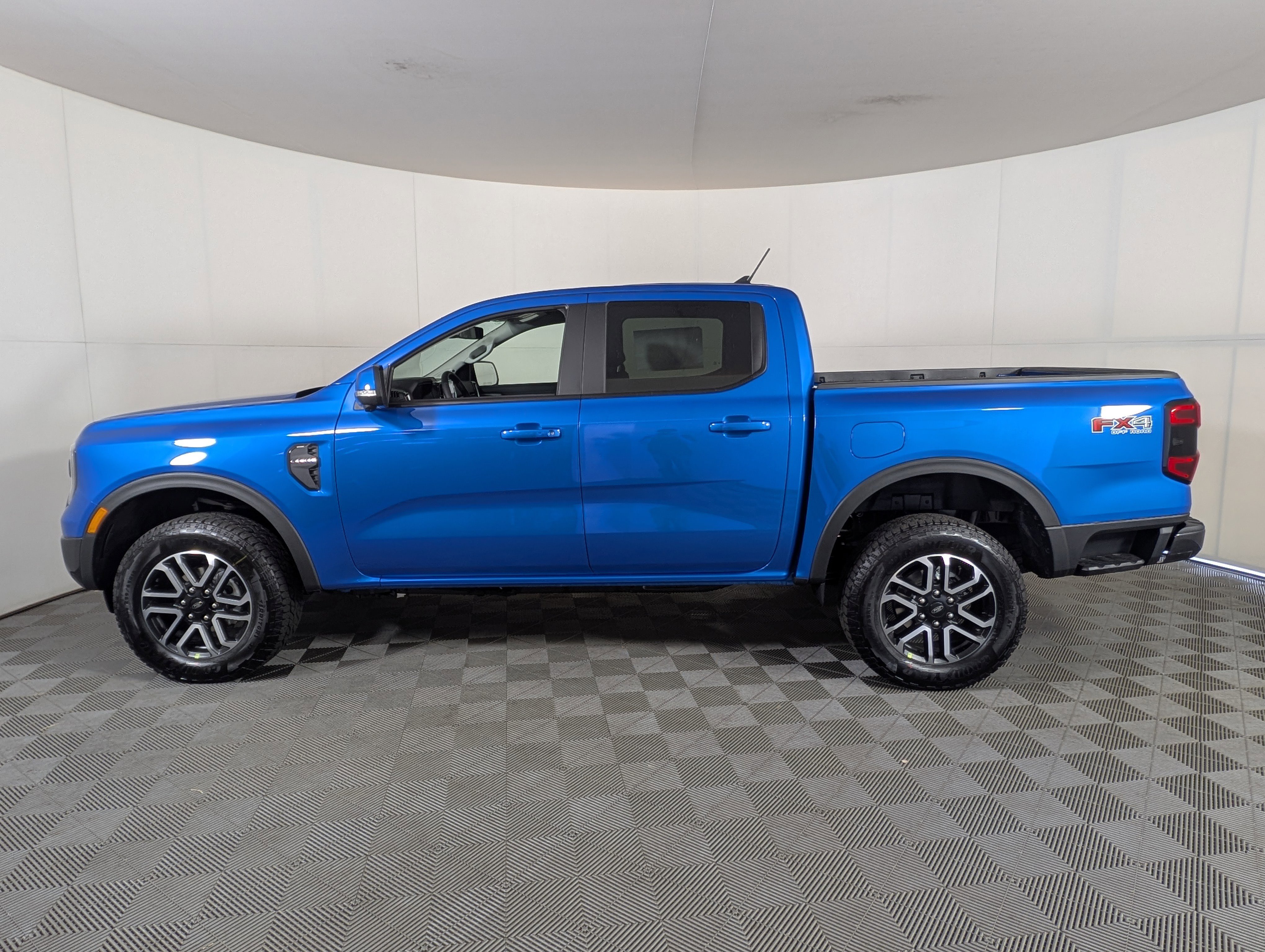 New 2025 Ford Ranger Lariat w/ FX4 Off-Road Package image 4