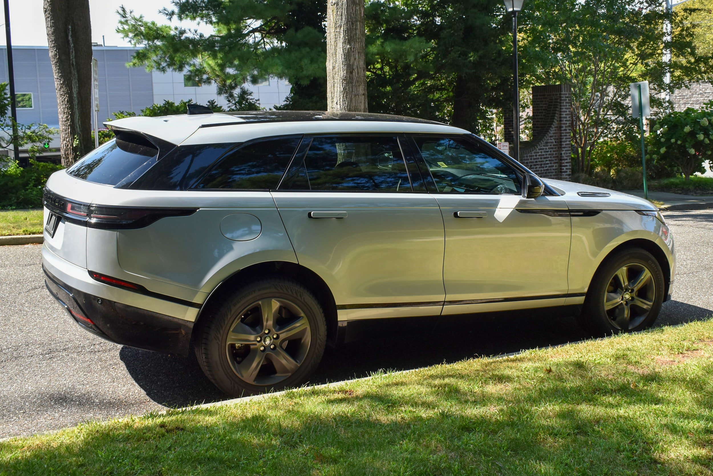 Used 2025 Land Rover Range Rover Velar Dynamic SE AWD/4WD image 8