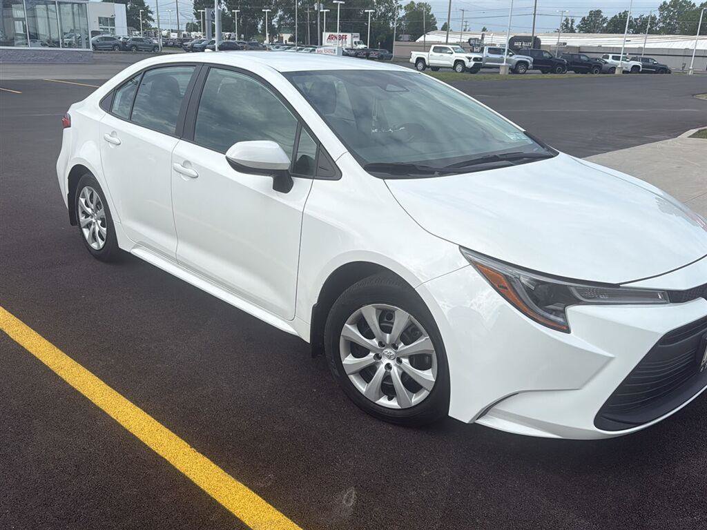 Used 2024 Toyota Corolla LE FWD image 3