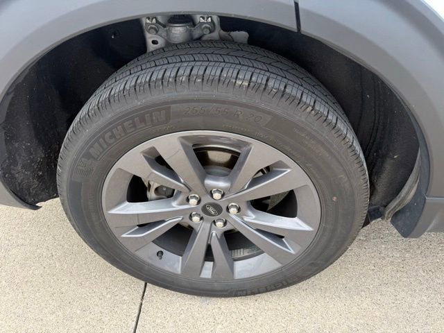 Used 2023 Ford Explorer XLT w/ Equipment Group 202A AWD/4WD image 8