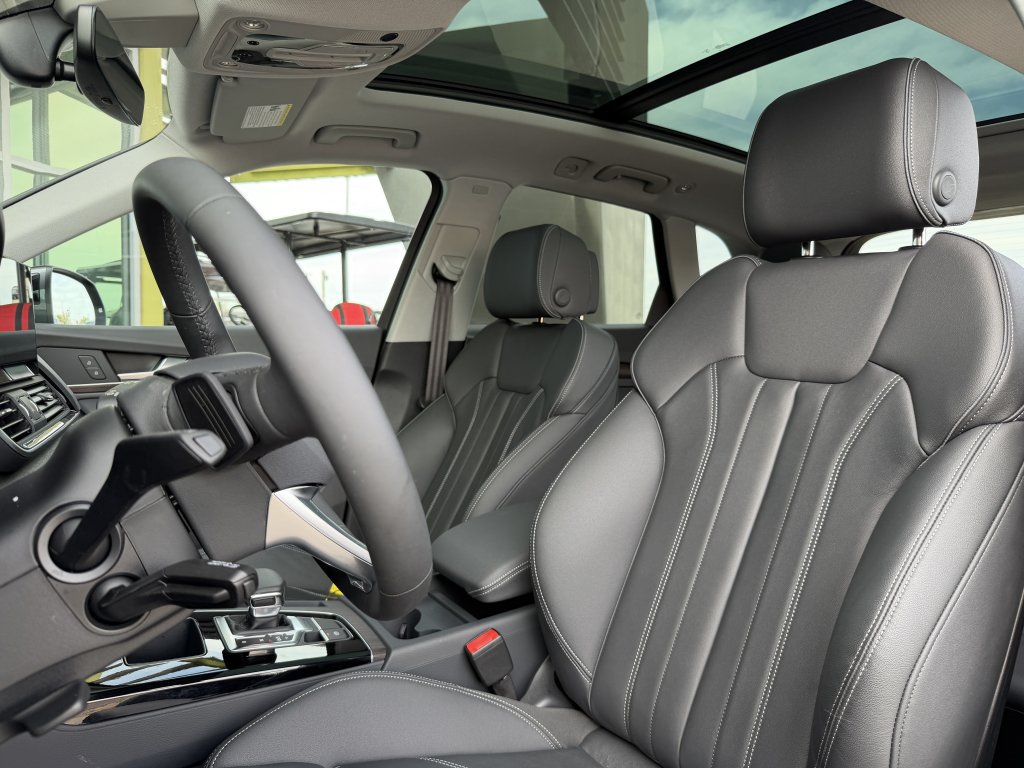 Used 2024 Audi Q5 e Premium w/ Convenience Package AWD/4WD image 34