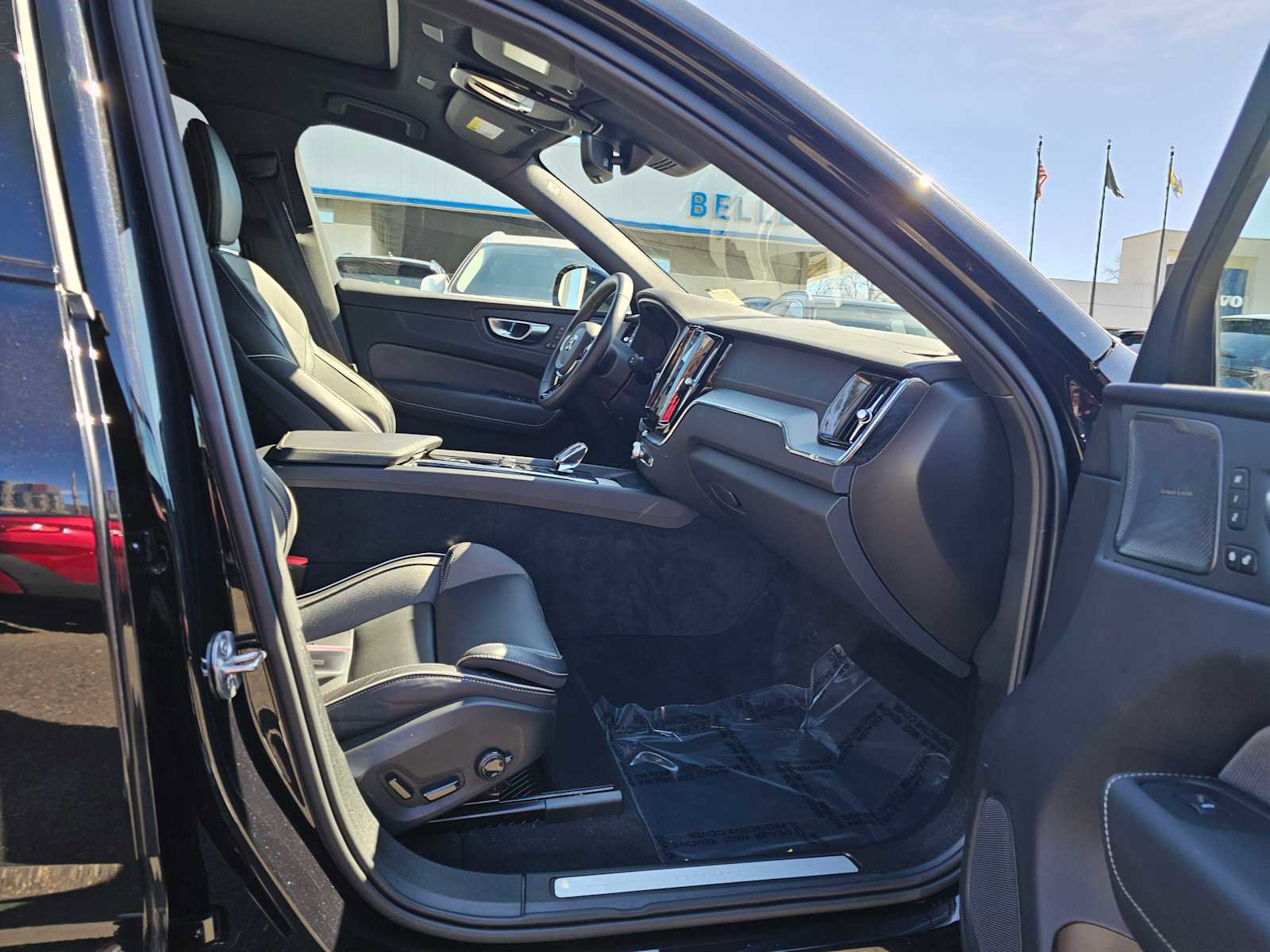 Certified 2024 Volvo XC60 T8 Ultimate w/ Protection Package Premier AWD/4WD image 12