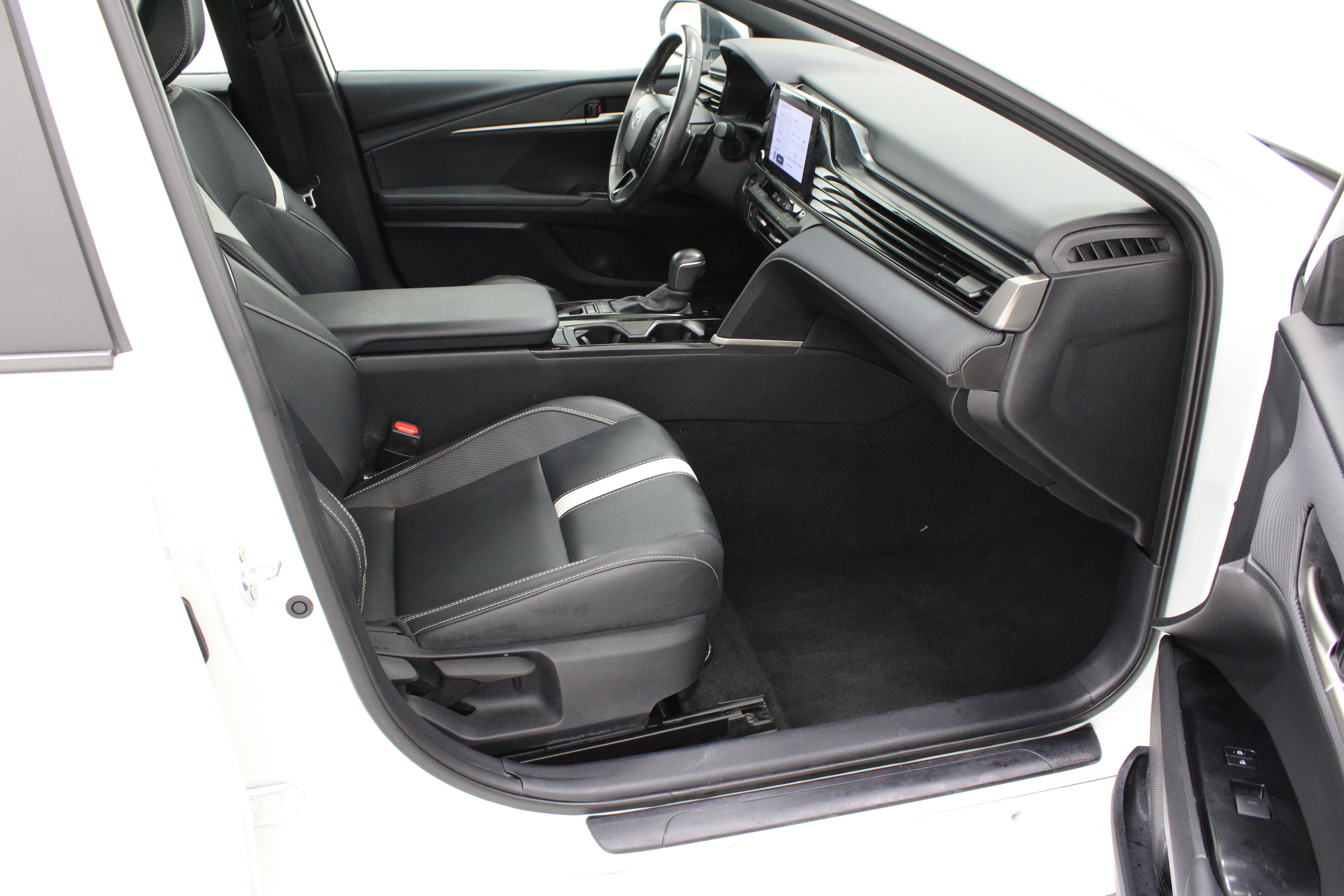 Certified 2025 Toyota Camry SE FWD image 35